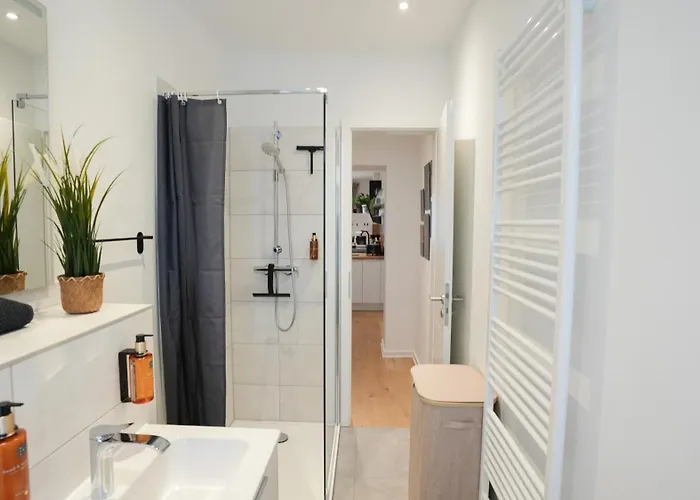 Boutique Design - 53 Qm Mit Fussbodenheizung Und Balkon * Λειψία